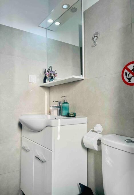 Cozy, Newly Renovated Apartment In Gavrio. Buitenkant foto